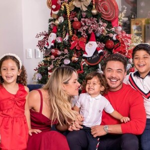 Thyane Dantas e Wesley Safadão posam com os filhos no Natal