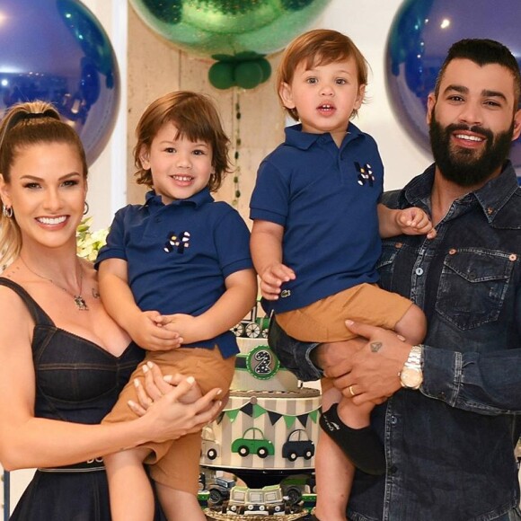 Gusttavo Lima está oficialmente solteiro desde o fim do casamento com Andressa Suita, mãe de seus dois filhos, Gabriel e Samuel