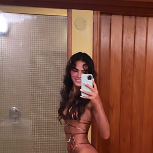 Bruna Marquezine levou uma mala repleta de biquíni trendies