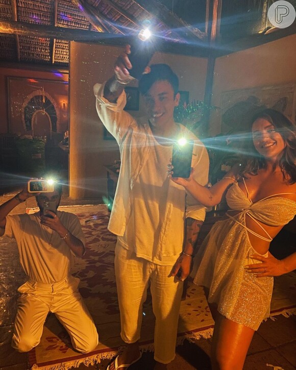 Bruna Marquezine fotografou Rafa Kalimann e Daniel Caon em festa de réveillon