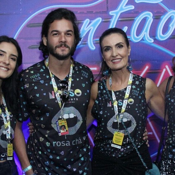 Fátima Bernardes teve a companhia do namorado, Túlio Gadêlha, em primeira saída após passar por cirurgia contra câncer