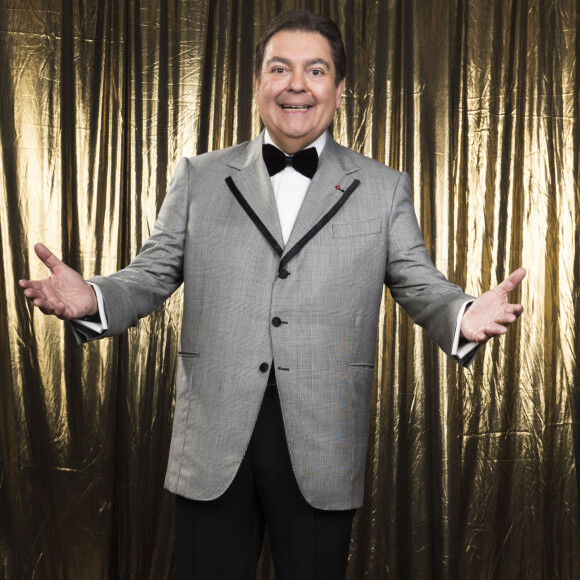 Fausto Silva segue uma rotina de filtragem, por conta de retenção de líquidos