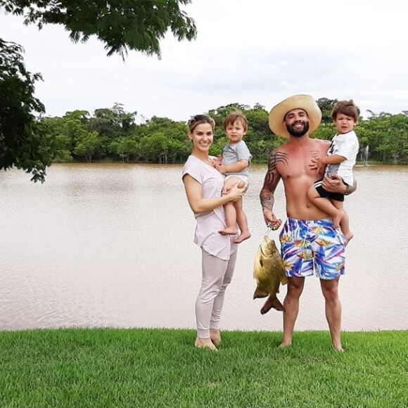 Gusttavo Lima fez vídeos na mansão em que morava com a ex-mulher, Andressa Suita