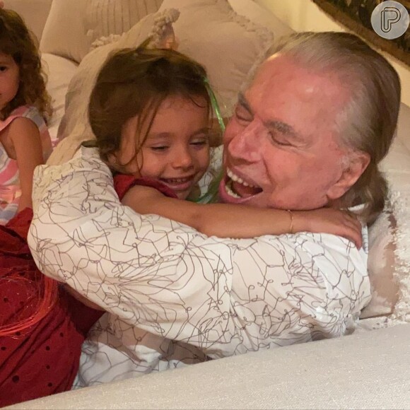 Patricia Abravanel registrou momento de chamego da filha, Jane, com o avô Silvio Santos