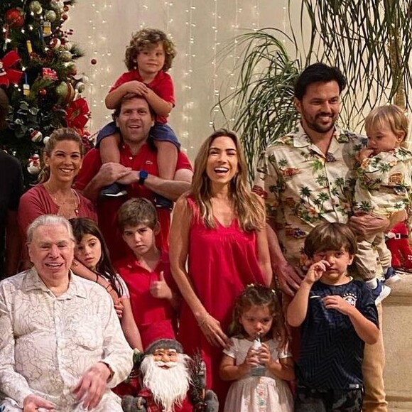 Silvio Santos reuniu mulher, filhas, genros e netos no Natal