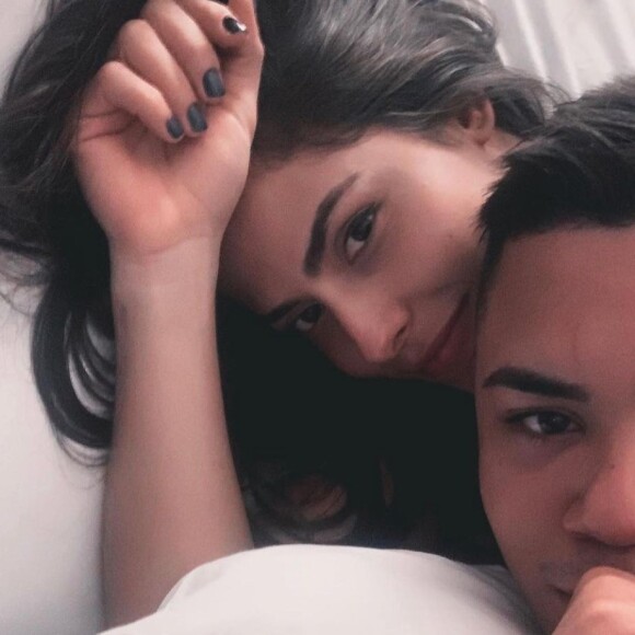 Felipe Araújo falou da relação com a modelo Estella Defant
