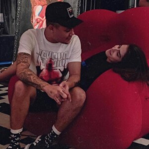 Felipe Araújo postou uma foto para comemorar o primeiro aniversário de namoro com Estella Defant