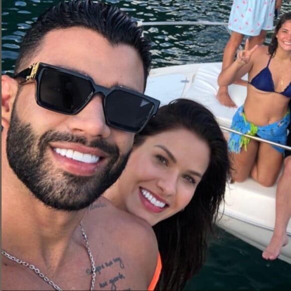 Gusttavo Lima e Andressa Suita foram clicados juntos por uma fã