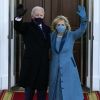 Joe Biden se torna o 46º presidente dos EUA! 1ª dama Jill Biden usa look Markarian e uma bolsa da Tyler Ellis