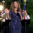  Cantora Yolanda Adams aposta em vestido glow na posse de Joe Biden como presidente dos EUA! 
  
  