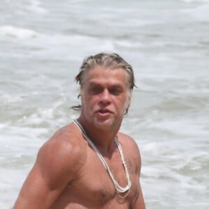 Fabio Assunção exibe físico musculoso em foto