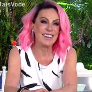 Ana Maria Braga apresentou o 'Mais Você' de peruca lace rosa nesta segunda-feira, 25 janeiro de 2021