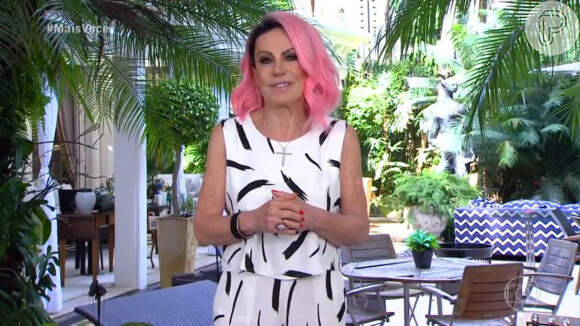 Ana Maria Braga surpreende ao aparecer de cabelo rosa na TV