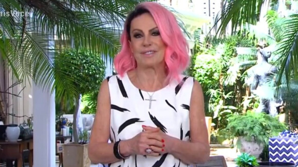 Ana Maria Braga surpreende de cabelo rosa na TV e comenta novo visual: 'Sou fã da Sakura'