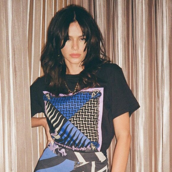 Bruna Marquezine curtiu o novo visual com franja mais curta