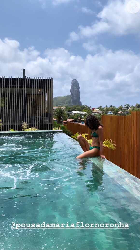Bruna Marquezine posa de biquíni em piscina de pousada em Fernando de Noronha