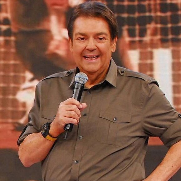 Fausto Silva apareceu bem mais magro e roubou a cena no 'Domingão do Faustão'