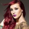 Josie Pessoa pintou os cabelos de vermelho vibrante para novela 'Império', na TV Globo. A atriz pintava os fios a cada quinze dias