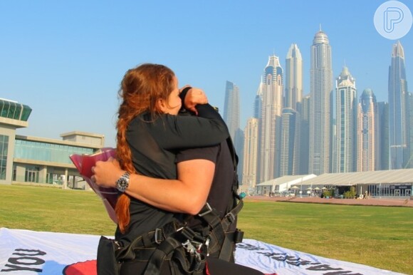 Maiara foi pedida em casamento por Fernando Zor antes de um salto de paraquedas em Dubai
