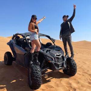 Maiara e Fernando Zor andaram de buggy no deserto