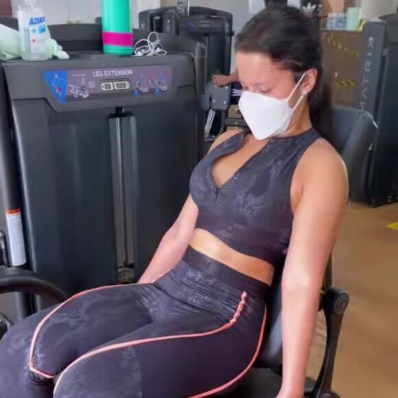 Dupla de Maiara, Maraisa valoriza barriga seca em vídeo