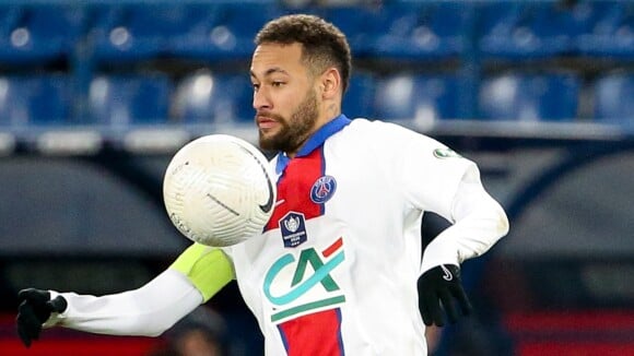 Neymar anuncia pausa no futebol por lesão e lamenta críticas: 'Isso me entristece'