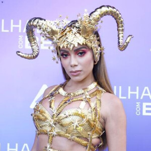 Anitta aposta em fantasia inspirada no signo de Áries para bloco no reality show 'Ilhados com Beats', em 14 de fevereiro de 2021
