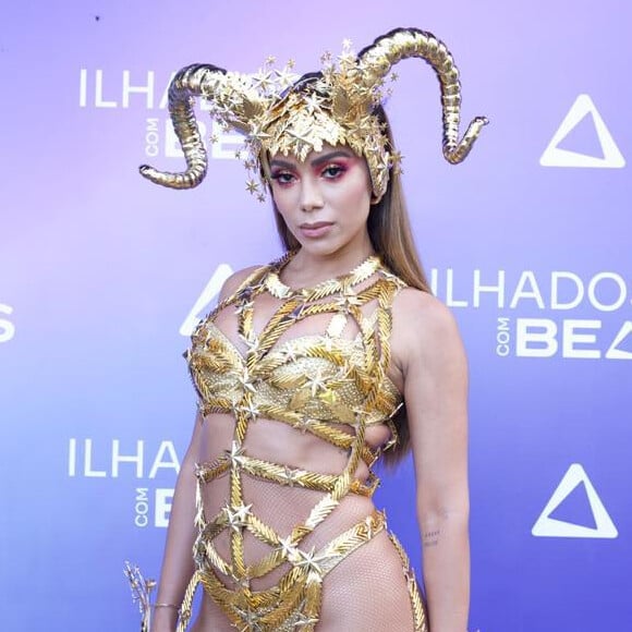 Anitta aposta em fantasia inspirada no signo de Áries para bloco no reality show 'Ilhados com Beats', em 14 de fevereiro de 2021