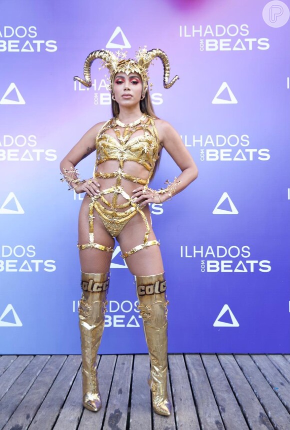 Anitta usa look exclusivo Colcci para show no 'Ilhados com Beats'