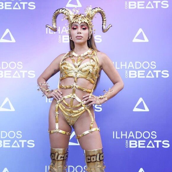 Anitta usa look exclusivo Colcci para show no 'Ilhados com Beats'