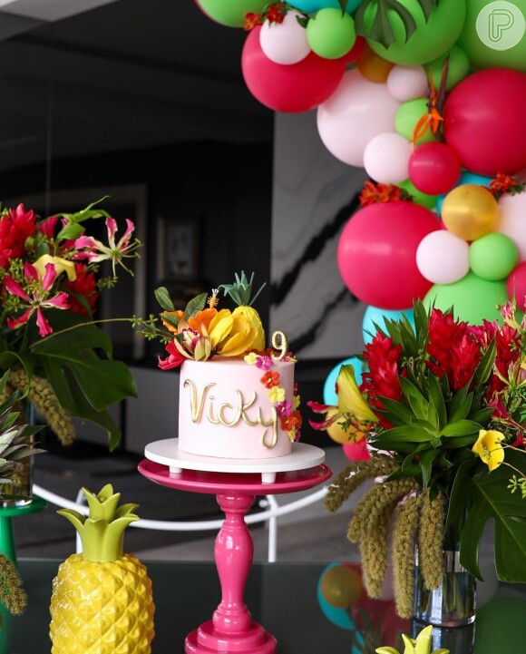 Festa de 9 meses da filha de Ana Paula Siebert e Roberto Justus foi decorada com balões e flores