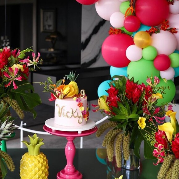 Festa de 9 meses da filha de Ana Paula Siebert e Roberto Justus contou com tema tropical