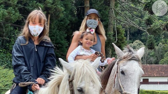 Ticiane Pinheiro rebateu crítica após a filha Manuella não usar máscara em passeio