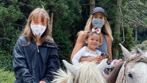 Ticiane Pinheiro rebate crítica após filha aparecer sem máscara em passeio: 'Não tem 2 anos'