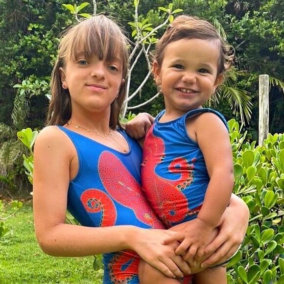 Filhas de Ticiane Pinheiro, Rafaella e Manuella combinam looks com frequência
