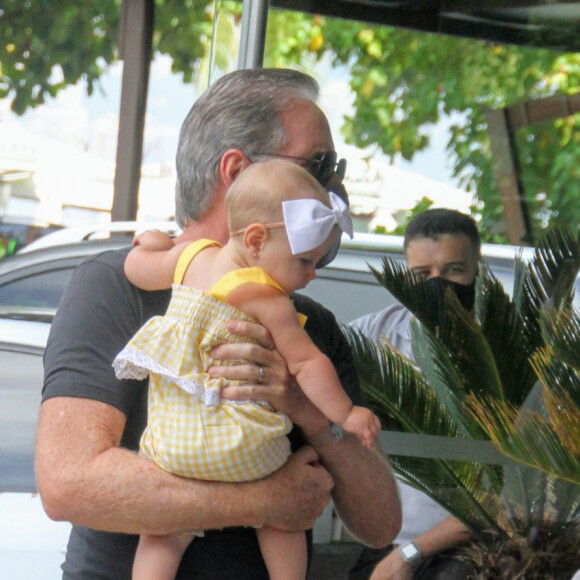 Roberto Justus é casado com Ana Paula Siebert desde 2015. Empresário e influencer são pais de Vicky, 9 meses