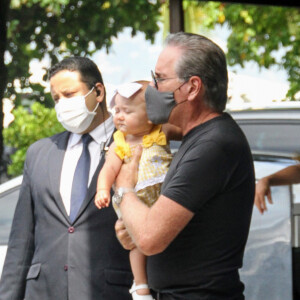 Roberto Justus é pai de cinco filhos, sendo Vicky, de 9 meses, a caçula