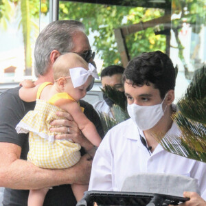 Roberto Justus comemorou os 33 anos da mulher, Ana Paula Siebert, em hotel do Rio de Janeiro