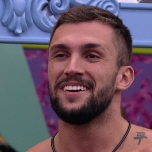 'Independente da gente ter terminado, foi um término super de boa, tanto para mim quanto para ele. Sinto um carinho gigante por ele, torço muito por ele aqui fora', disse ex-namorada de Arthur