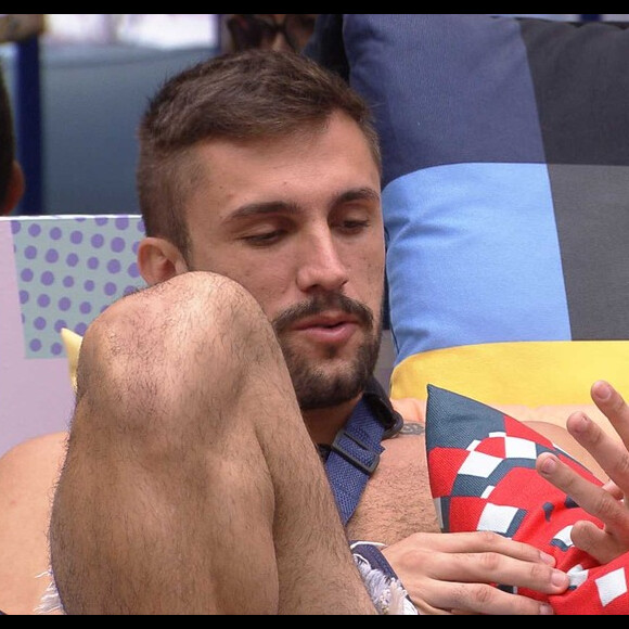 'BBB 21': Arthur acredita que brothers irão em cima de Carla Diaz no reality caso ele seja eliminado