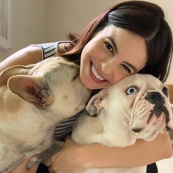 Sthefany Brito descreveu a reação do filho às lambidas de seus pets