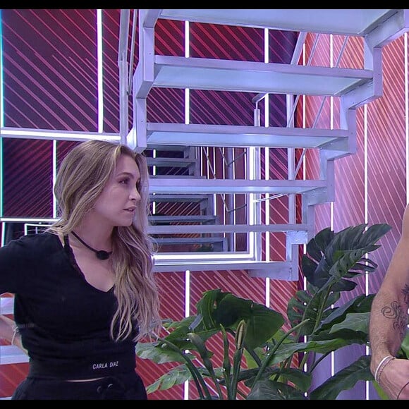 No 'BBB 21', Carla Diaz reclama que ela é voto de Gilberto e Arthur rebate: 'Eu preciso fazer o meu jogo também, tirar o meu da reta ali'