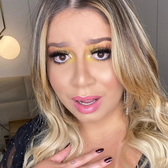 Marília Mendonça se queimou usando chapinha de cabelo