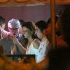José Mayer e Viviane Araújo se divertem em karaokê na festa do 100º capítulo da novela 'Império'