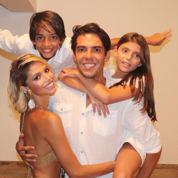 Carol Dias evita postar fotos dos filhos de Kaká e Carol Celico, Isabella e Luca