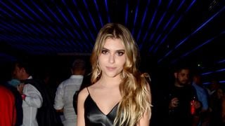 Mafe Nóbrega, filha de Carlos Alberto de Nóbrega, conquista web com looks e em fotos de biquíni