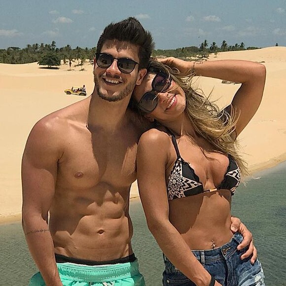 Arthur Aguiar confirma volta do casamento: 'Nem tudo precisa ser dito com todas as letras e palavras. Quem quiser ver... Só não vê quem não quer'