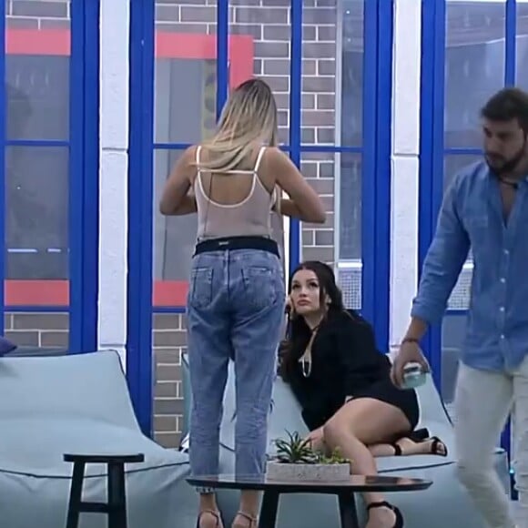 'BBB 21': Sarah procurou Juliette para falarem do Paredão. 'Espero que a gente volte, as duas. Eu estou falando do fundo do coração'