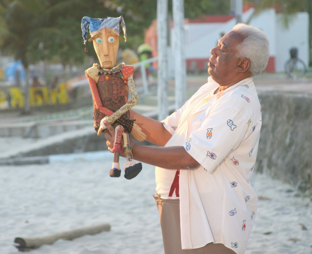 Foto: João Acaiabe atuou em novelas como 'Uma Rosa com Amor' (2010, SBT ...