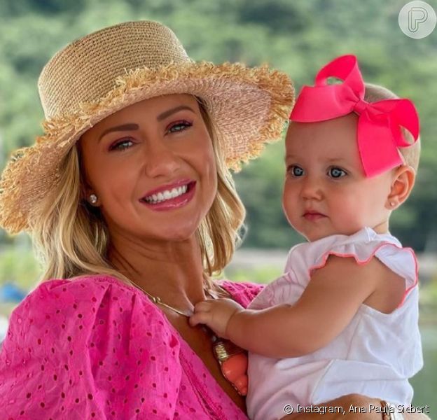 Ana Paula Siebert combina look de grife, avaliado em mais de R$ 10 mil, com filha caçula de Roberto Justus